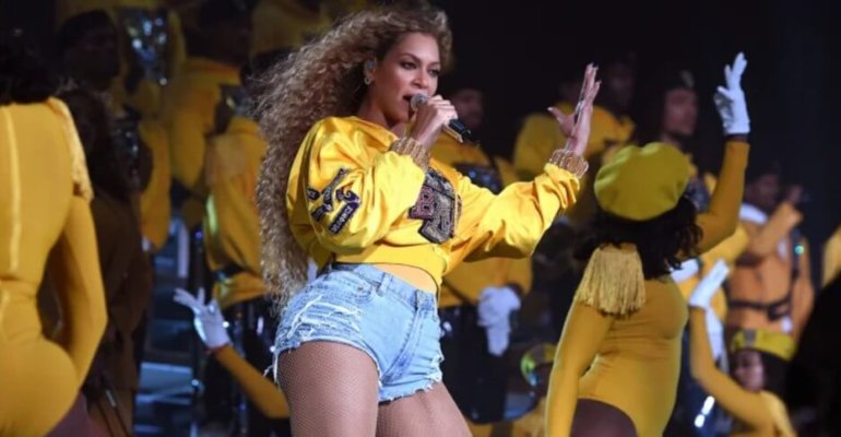 beyonce_honors_in_homecoming